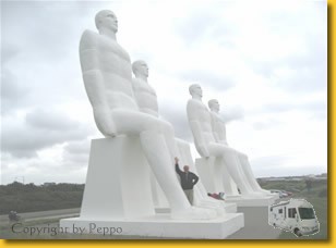 Die 4 steinernen Männer am Meer